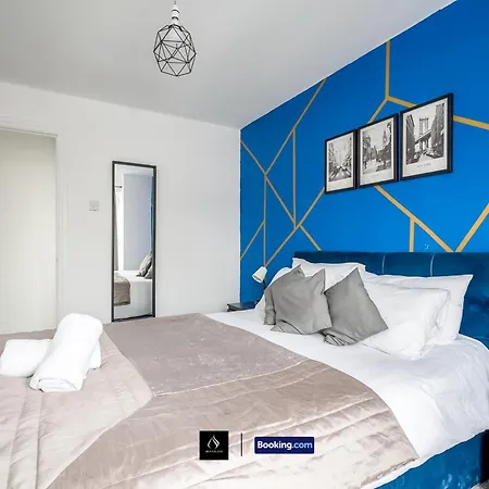 2 Bed House By Boyeilles Apartments Short Lets & Serviced Accommodation Belfast With Balcony & Free Parking Exterior photo