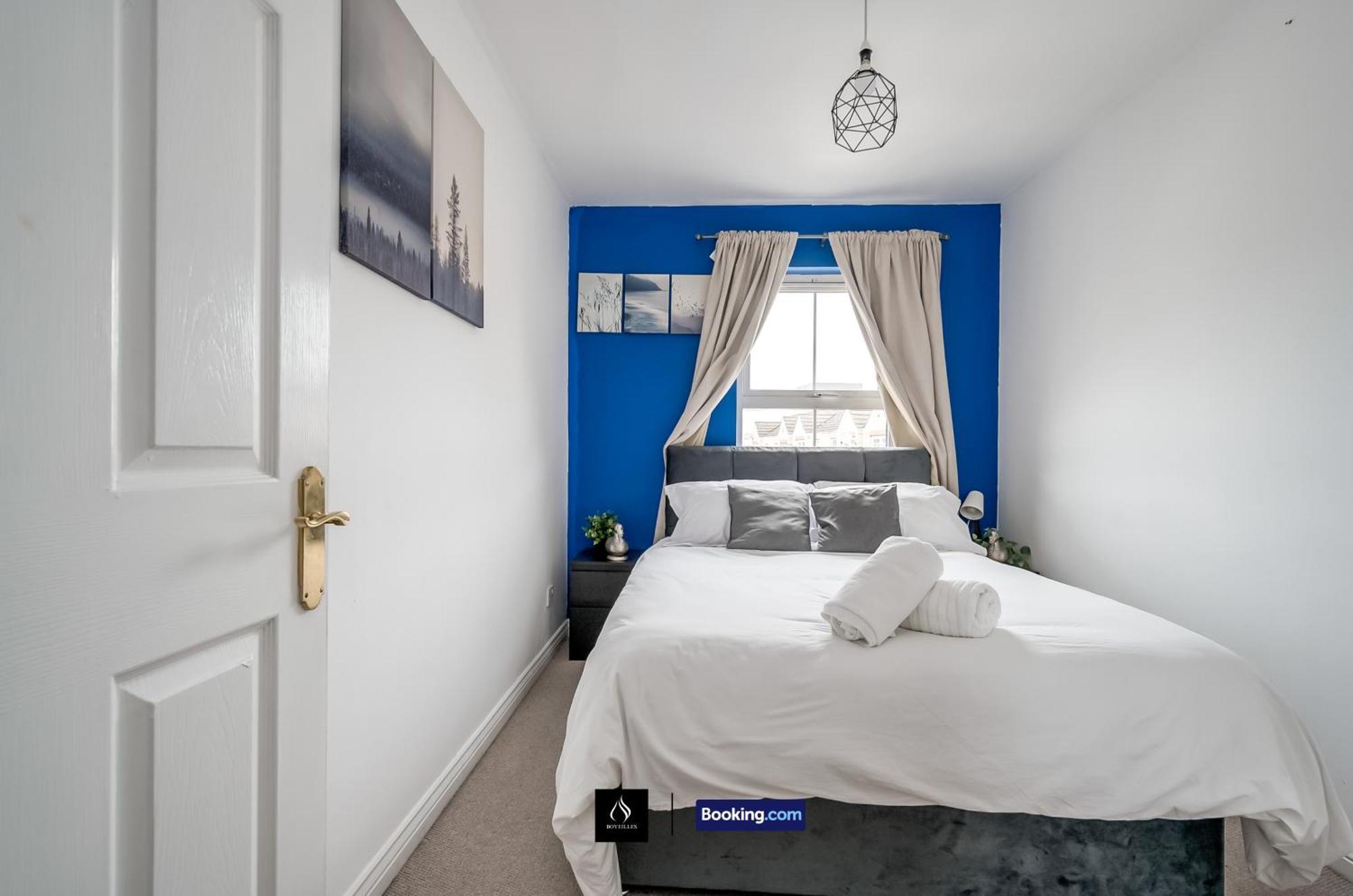 Holiday home 2 Bed House By Boyeilles Short Lets & Serviced With Balcony & Free Parking Belfast